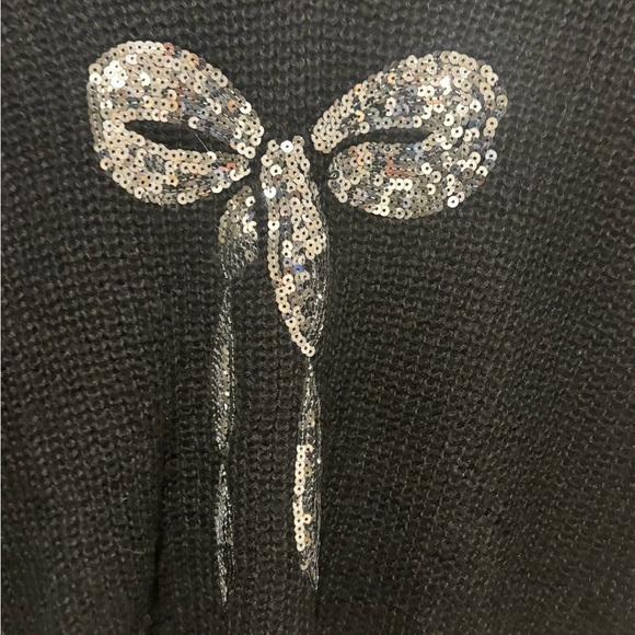 Women's Holiday Black Top with Silver Stunning sequence Bow - Size XL NWT - Picture 10 of 16